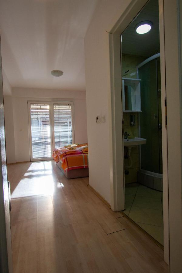אוהריד Villa In Apartments מראה חיצוני תמונה