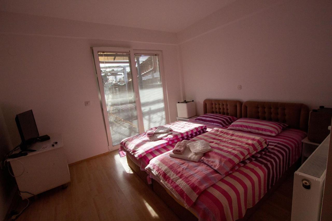אוהריד Villa In Apartments מראה חיצוני תמונה