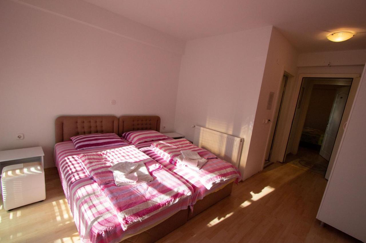 אוהריד Villa In Apartments מראה חיצוני תמונה